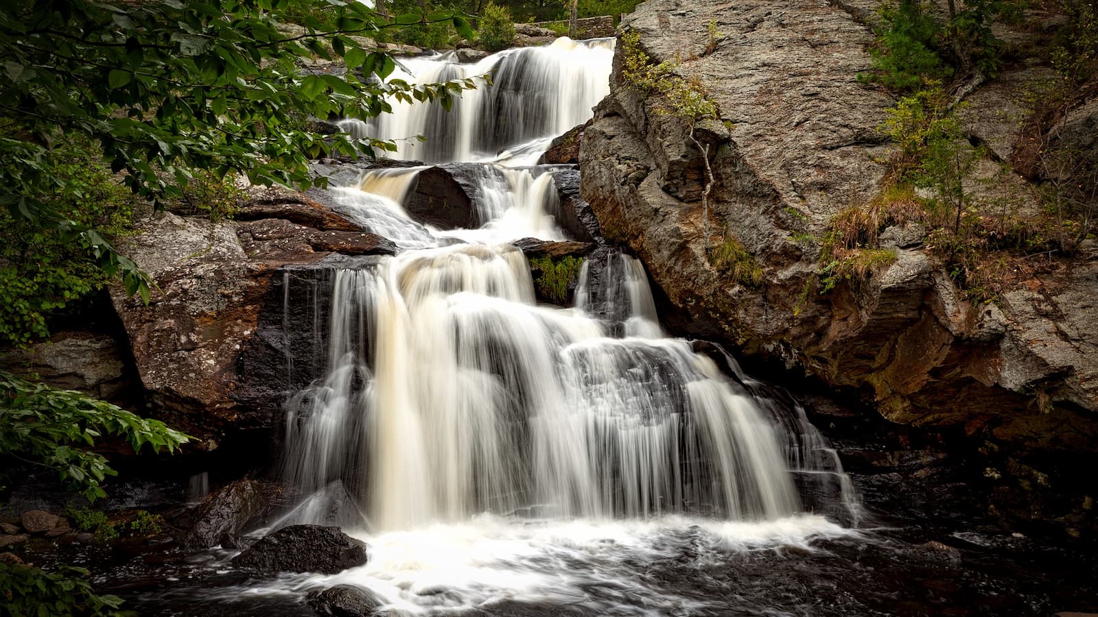 photo of Devils Hopyard State Park